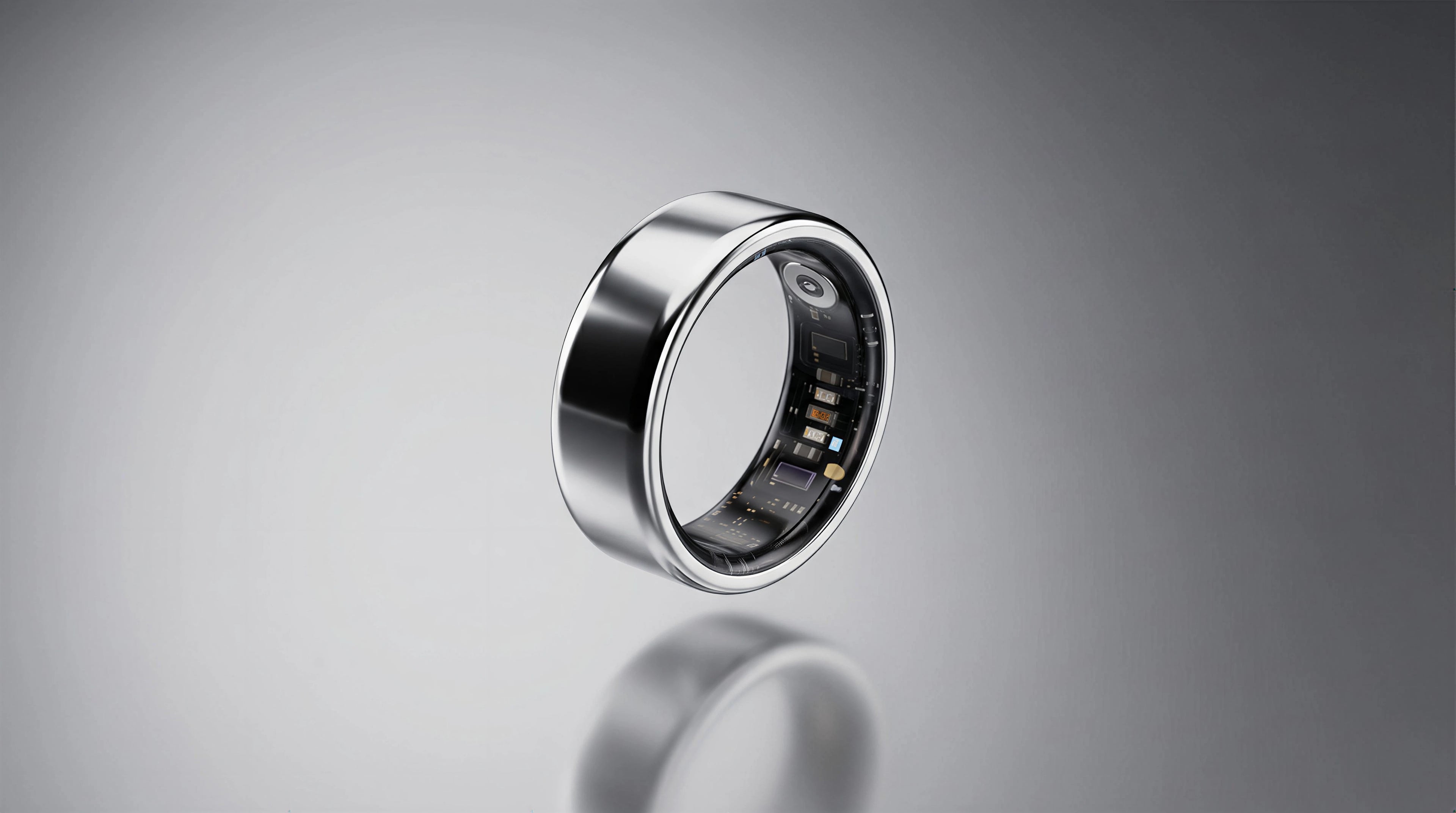 ALYN smart ring in silver titanium finish